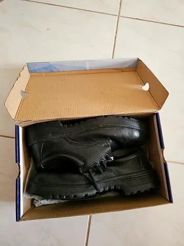 Safety Shoes Size 42