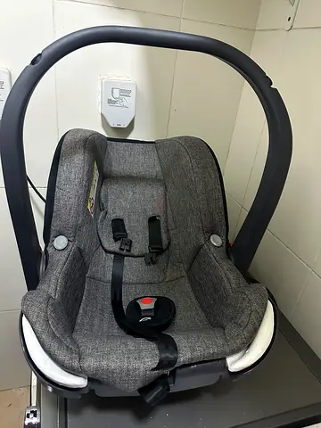 Grey Infant Car Seat (Detachable Carrier) - Good Condition