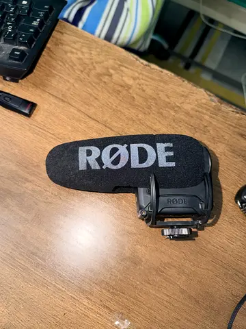 RODE videomic pro plus on-camera shotgun microphone (compact, with foam windshield)