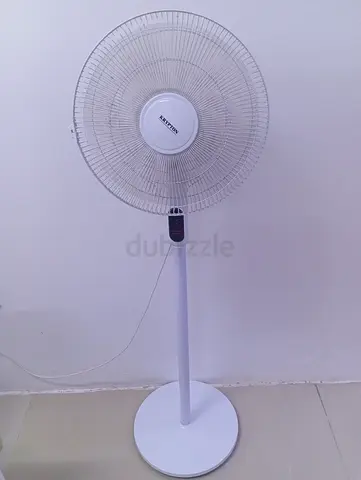 White pedestal standing fan - working condition