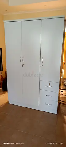 Brand new selling 3 door cupboard available