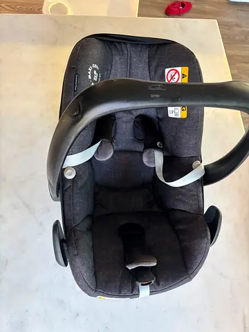 Maxi Cosi Pebble car seat