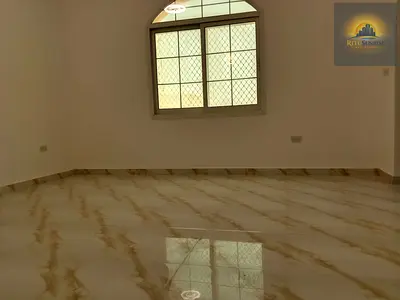 Excellent Studio / Sep Kitchen / / Big Room Size / Nice Windows Proper Washroom IN