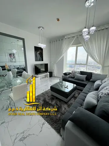بإطلالة مفتوحه مميزة على المدينه شقة مفروشة غرفه وصالة مفروشه بالكامل فرش جديد راقي جدا بموقع مميز جدا شامله جميع الخدمات مع جيم، مسبح، باركينج خاص