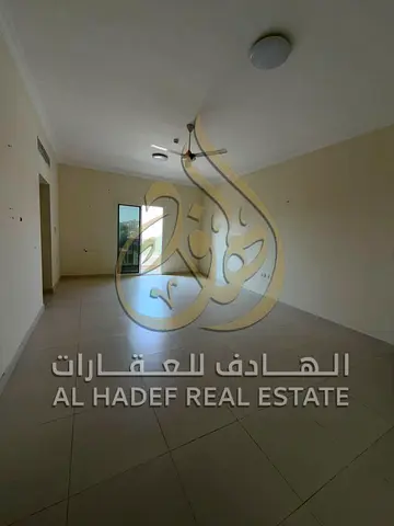 **العنوان بالعربي**  شقة غرفة وصالة للإيجار السنوي في الروضة 1 بعجمان – غرفة ماستر، خزائن حائط، حمامان وبلكونة بسعر 32 ألف  **تفاصيل الإعلان بالعربي**