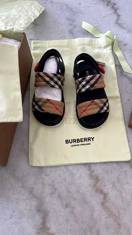 Sandal girl Burberry new original