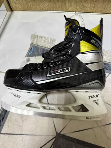 Bauer ice hockey skates - size S, used good condition