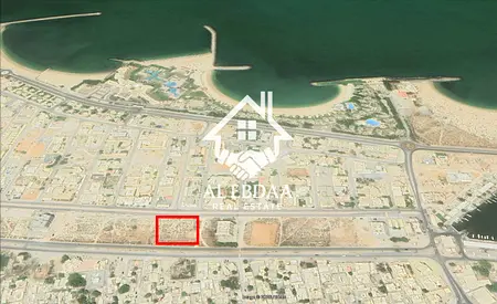 Commercial/residential land plot - On two streets - ground floor + 4 floors - freehold for all nati