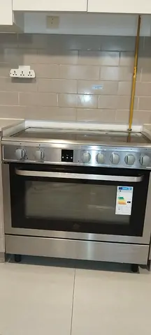 Stainless Steel Free-standing Electric Oven with Ceramic Hob .. hoover brand excellent condition