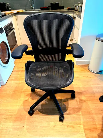 Herman miller Aeron size B fully loaded