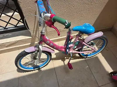 Child's bike with stabilizers