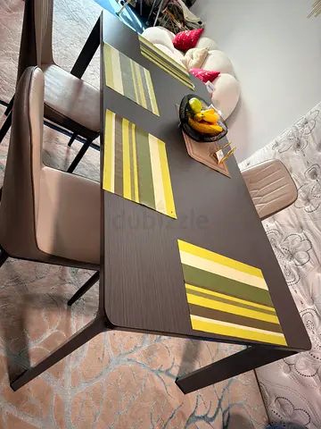 6-seater dining table with 3 chairs and tablecloth - modern set