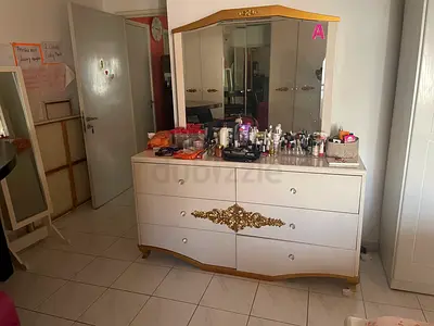 Dressing table
