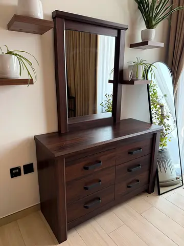 Dark wood dresser with mirror and 6 drawers - good condition