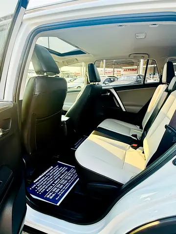 2017 Toyota RAV 4 — миниатюра 8
