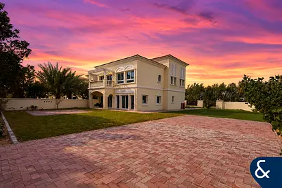 Corner plot | Vacant | Call to view !
