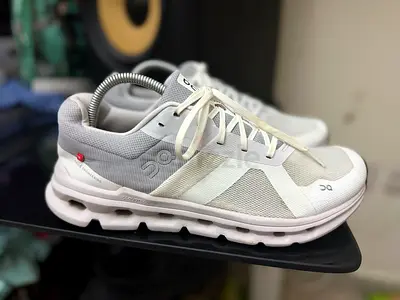 On Cloud Runner size42