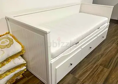 Ikea hemness daybed with 2 new ikea mattress - Excellent condition