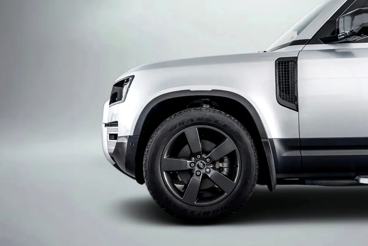 Land Rover Defender 2024