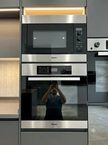 Miele Built-In Oven & Microwave Set – Excellent Condition