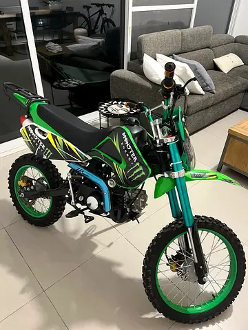 125 cc PitBike 4 stroke engine, 80 KM/H top speed Brand new perfect condition.