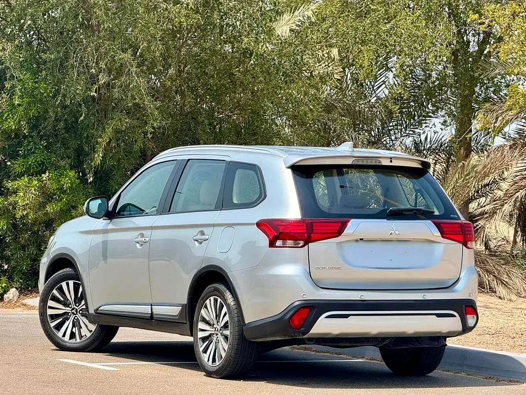 Mitsubishi Outlander 2023