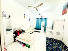 Reday to move female Bedspce available Sharaf dg metro station