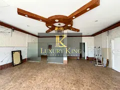 VACANT | FRONT SIDE SHOP For Sale