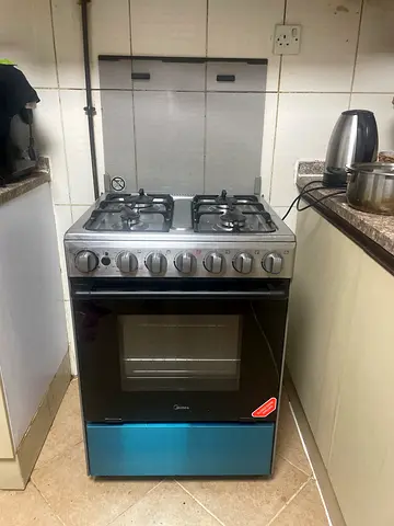 Freestanding 4-Burner Gas Cooker with Oven - Good Working Condition