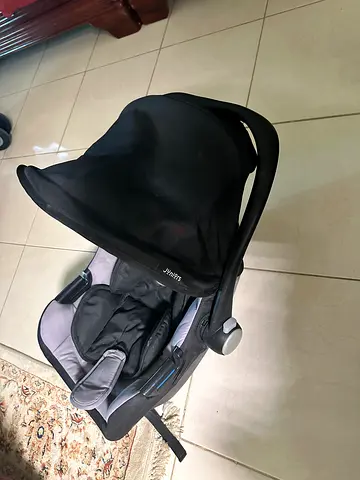 Baby infant car seat carrier (rear-facing) - good condition