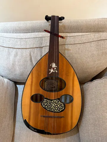 Arabic Oud - Traditional String Instrument in Good Condition