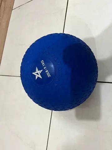 Medicine ball 9.1 kg 20 pounds in excellent condition