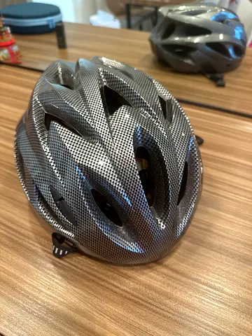 Lightweight carbon-look adult bicycle helmet — good condition