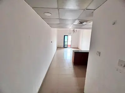 استوديو في النعيمية 1، مساحة كبيرة وبلكونة ومطبخ أمريكي وتكييف مركزي بسعر 23 ألف.