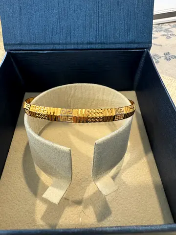 Elegant 22k Gold Patterned Bangle Bracelet 10g