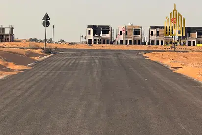 ارض سكني فلل بمشروع بساتين السرة شاملة الرسوم
