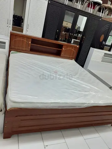 Wooden Queen Size Bed with Headboard Storage and Mattress