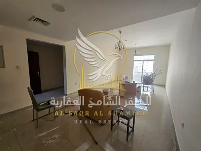 غرفتين وصالة منطقة القليعة للايجار تتميز بتكييف مركزي وتشطيبات حديثة وبلكونة مع مساحة واسعة مناسبة لتوزيع الاثاث بشكل مرتب اكتر في بناية عائلي وقريبة