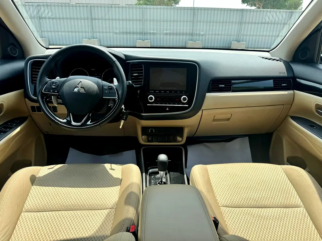 Mitsubishi Outlander 2023