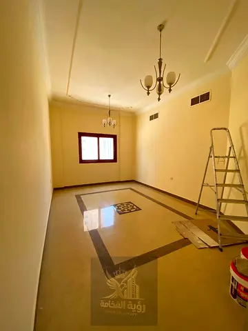شقة غرفة وصالة للإيجار السنوي في الخان فرصة مميزة للإيجار السنوي في منطقة الخان بالشارقة، شقة غرفة وصالة بتقسيم عملي ومريح، مناسبة للعائلات أو الأفرا
