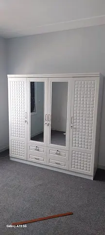White 4-Door Wardrobe with Mirrors and Drawers — Good quality