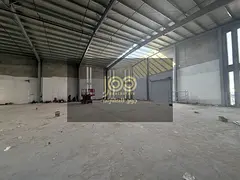 Spacious area suitable for storage and operational activities, with high electrical capacity.
