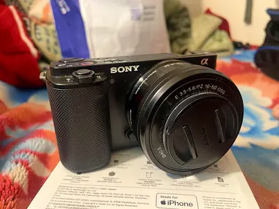 Sony Alpha ZV E-10 mirrorless camera with 16-50mm kit lens (good condition)