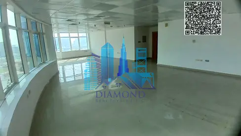للبيع نقدا مكتب خالي مساحه كبيره اطلاله مفتوحه بأبراج الهورايزون برج الاعمال D امارة عجمان .