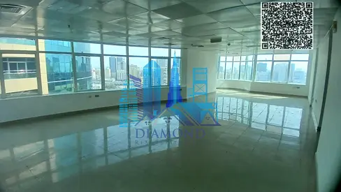 للبيع مكتب خالي مساحه كبيره اطلاله مفتوحه بأبراج الهورايزون برج الاعمال D امارة عجمان .