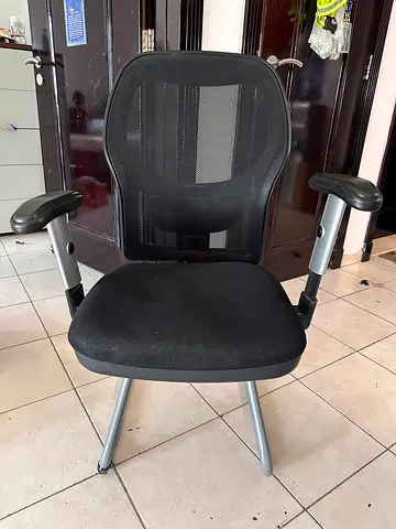 Black Mesh Office Chair with Armrests - Good Condition