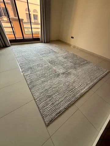 Light grey textured area rug - 2.5 x 3.5m (excellent condition)
