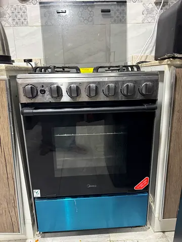4-burner freestanding gas oven and cooker in good condition