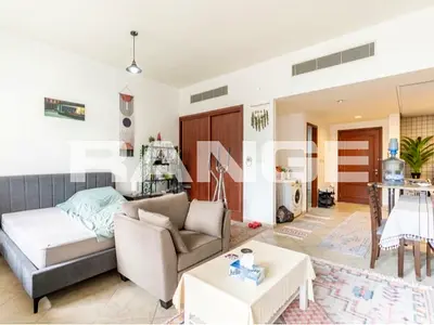 Spacious Layout | Vacant | Well-Maintained