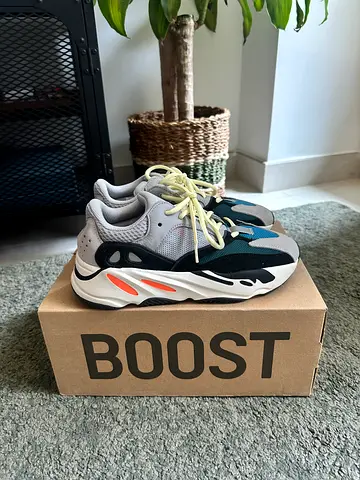 Yeezy boost 700 (US 7)